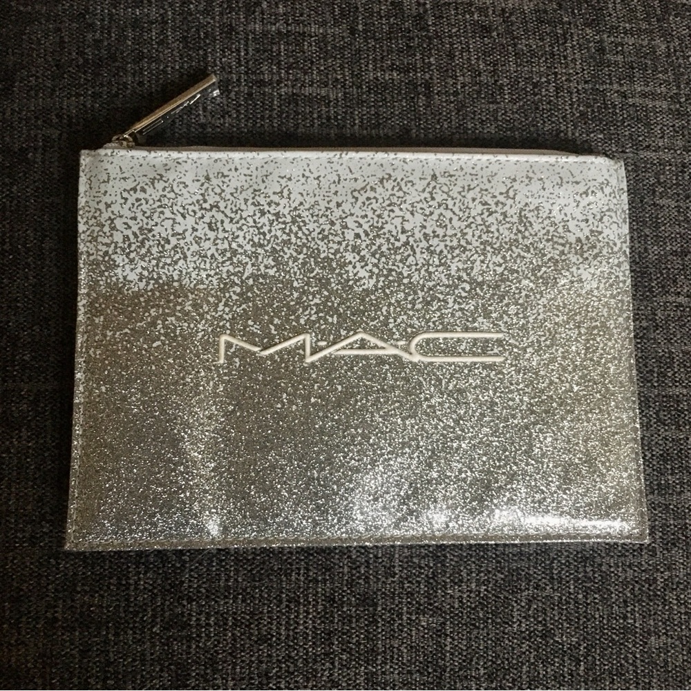 MAC Essentials Pouch